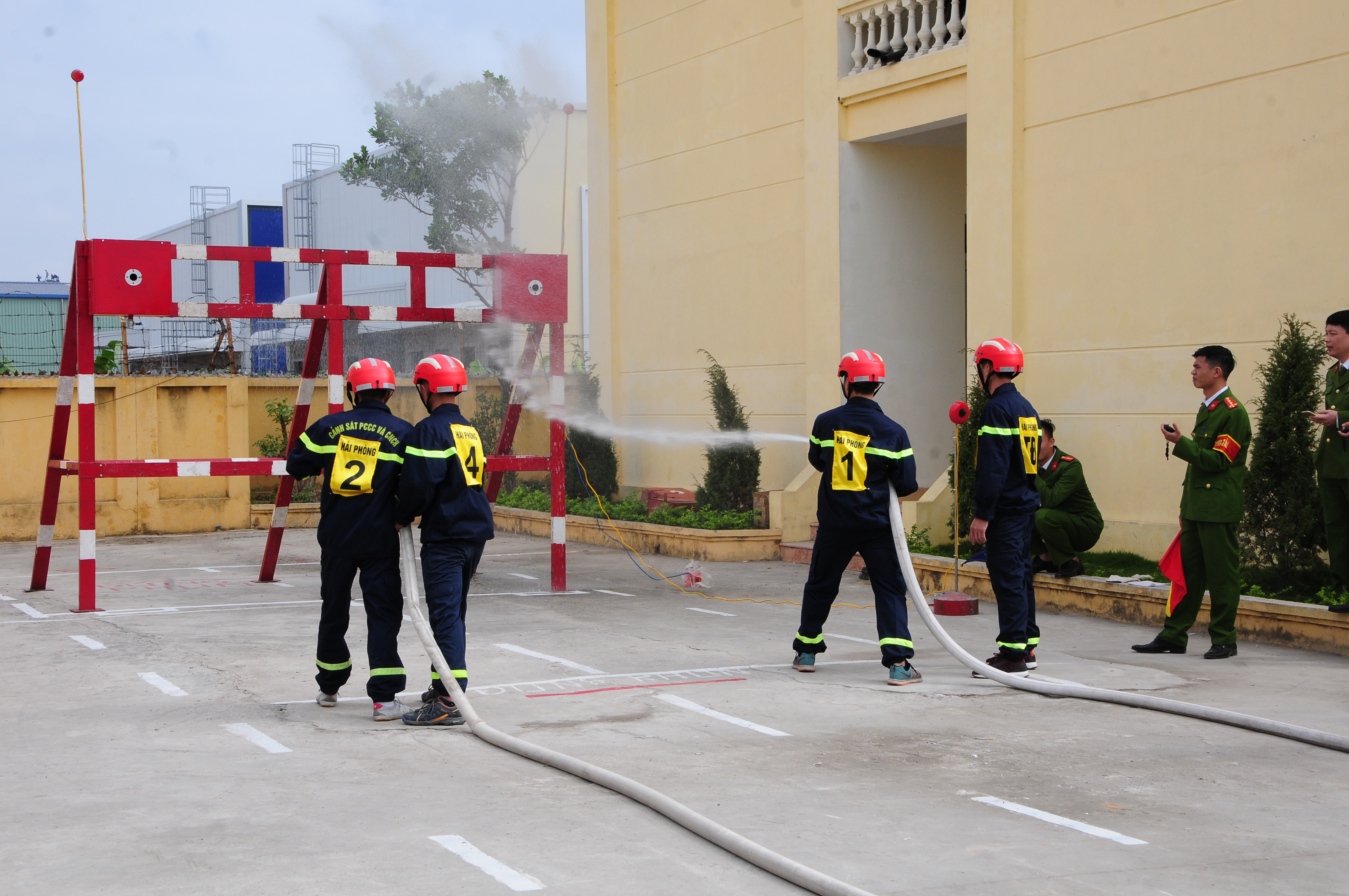 Phòng Cảnh sát PCCC và cứu nạn, cứu hộ: Thường trực sẵn sàng chữa cháy, cứu nạn, cứu hộ 24/ 24h